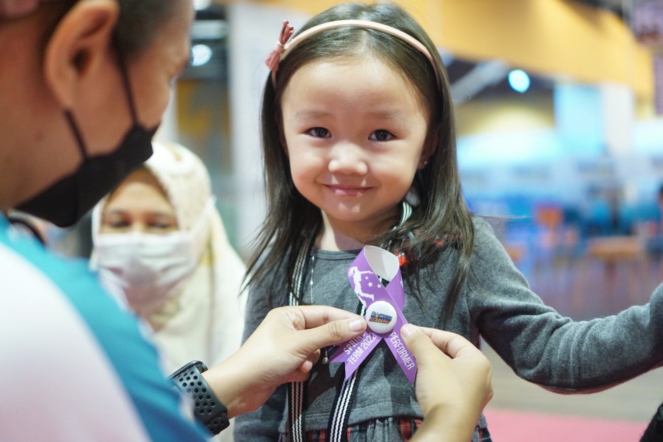  10 Ways To Build Confidence In A Child: Parent Guide